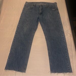 Wrangler’s relax fit straight Blue Men's Jeans with cut hem